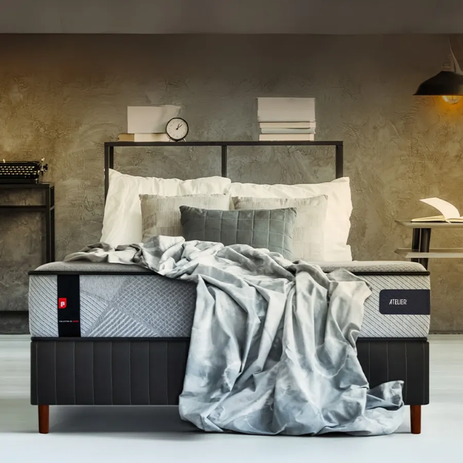 Colchão Pikolin Atelier em um quarto de tons cinza